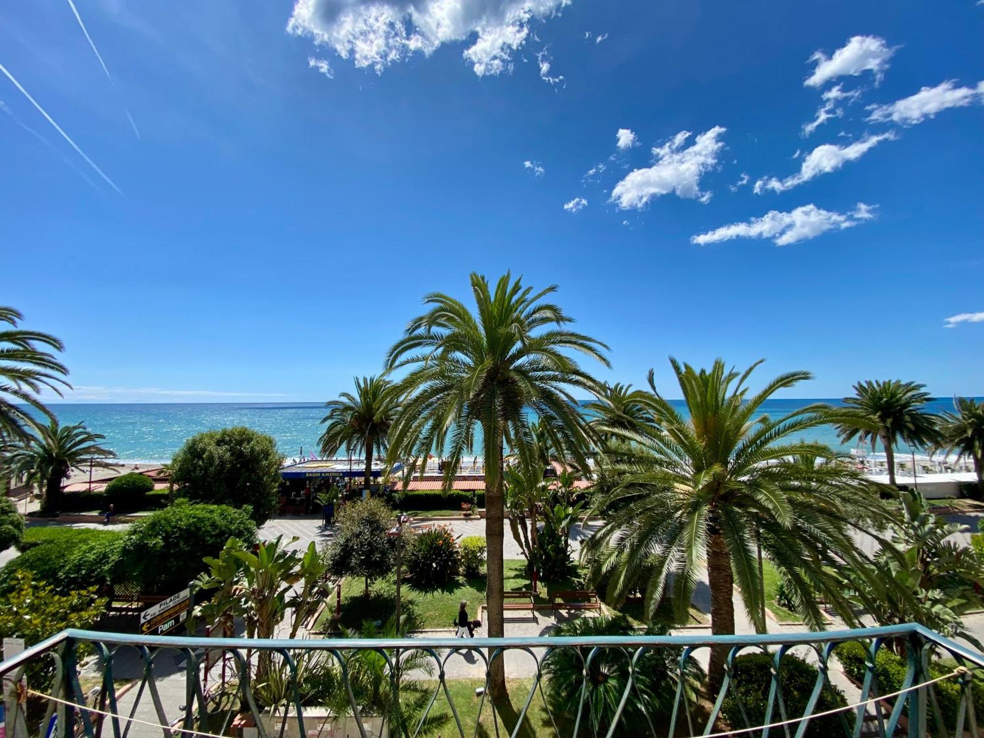 Hotel Gambone Finale Ligure Exteriör bild