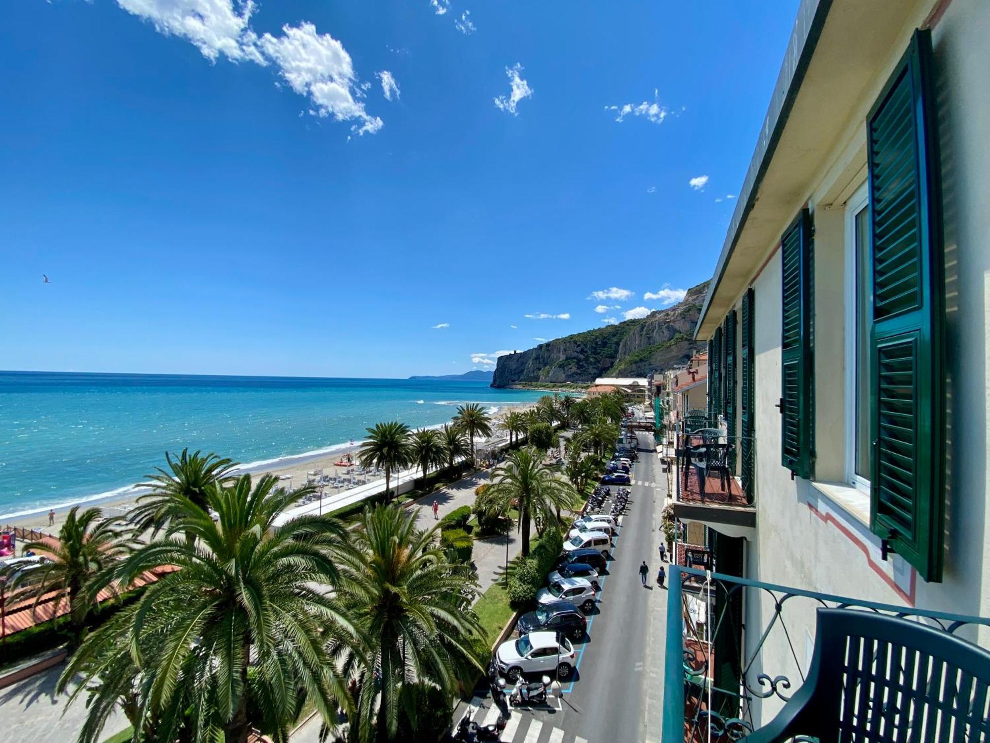 Hotel Gambone Finale Ligure Exteriör bild