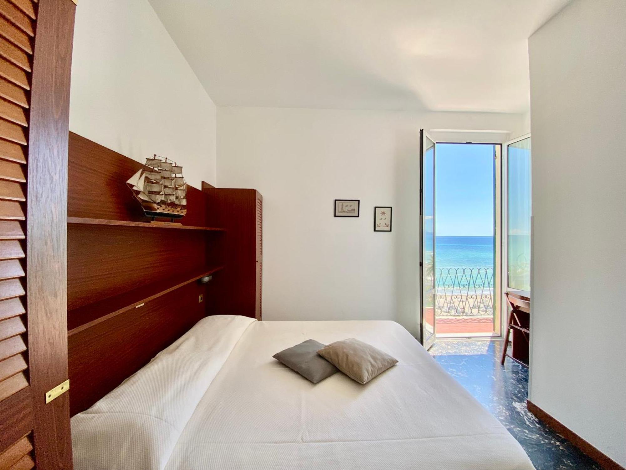Hotel Gambone Finale Ligure Exteriör bild