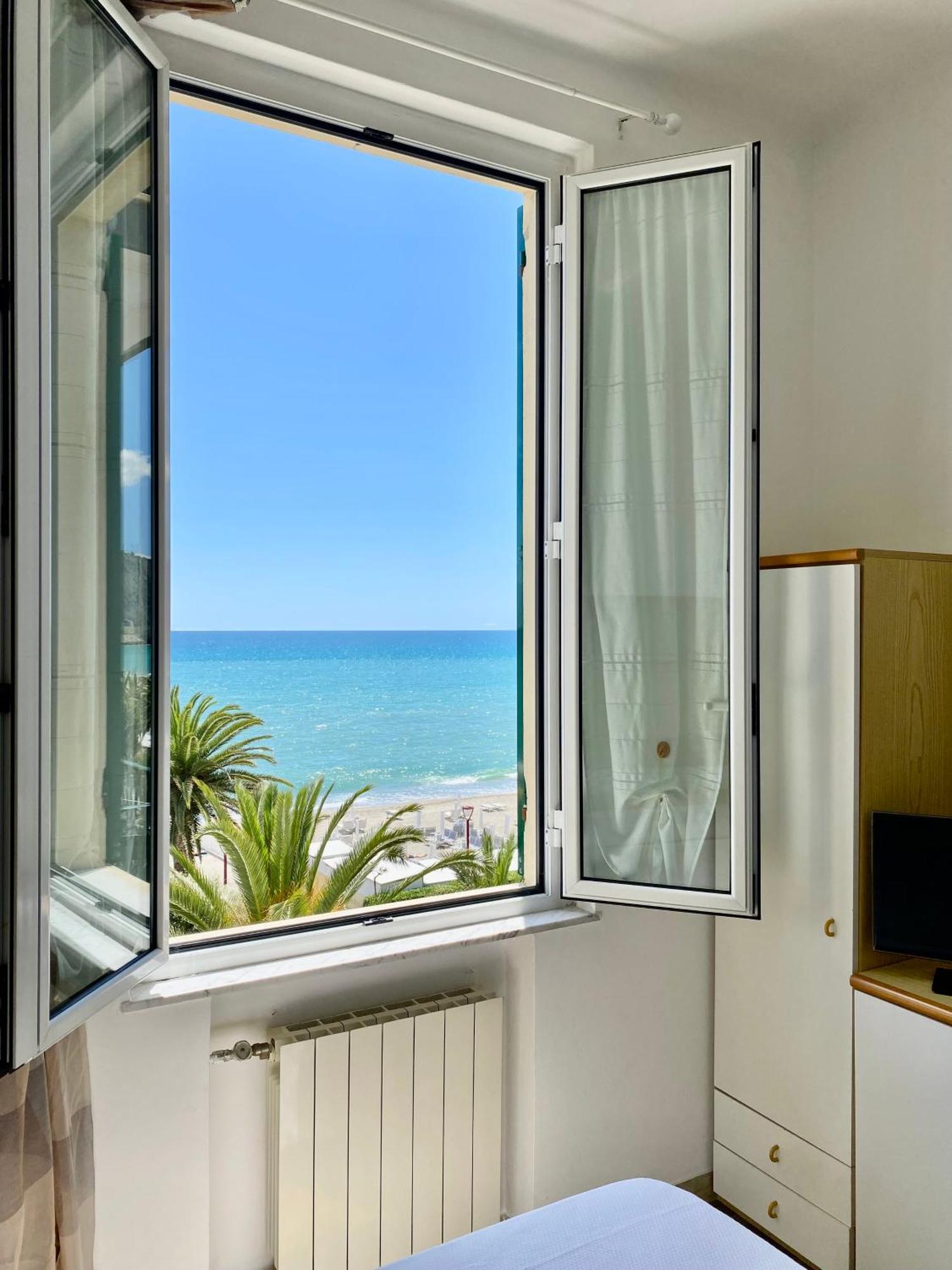 Hotel Gambone Finale Ligure Exteriör bild
