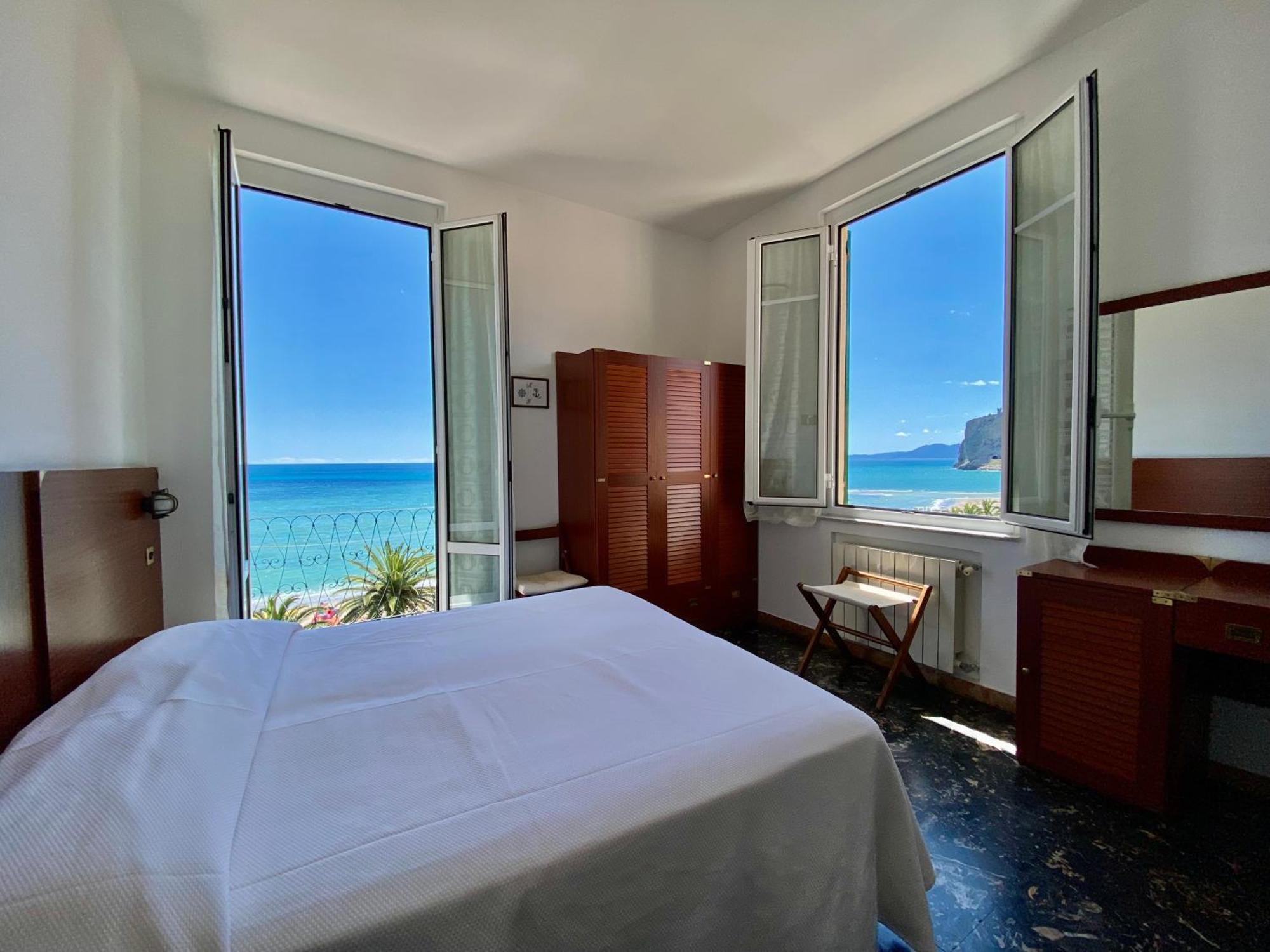 Hotel Gambone Finale Ligure Exteriör bild