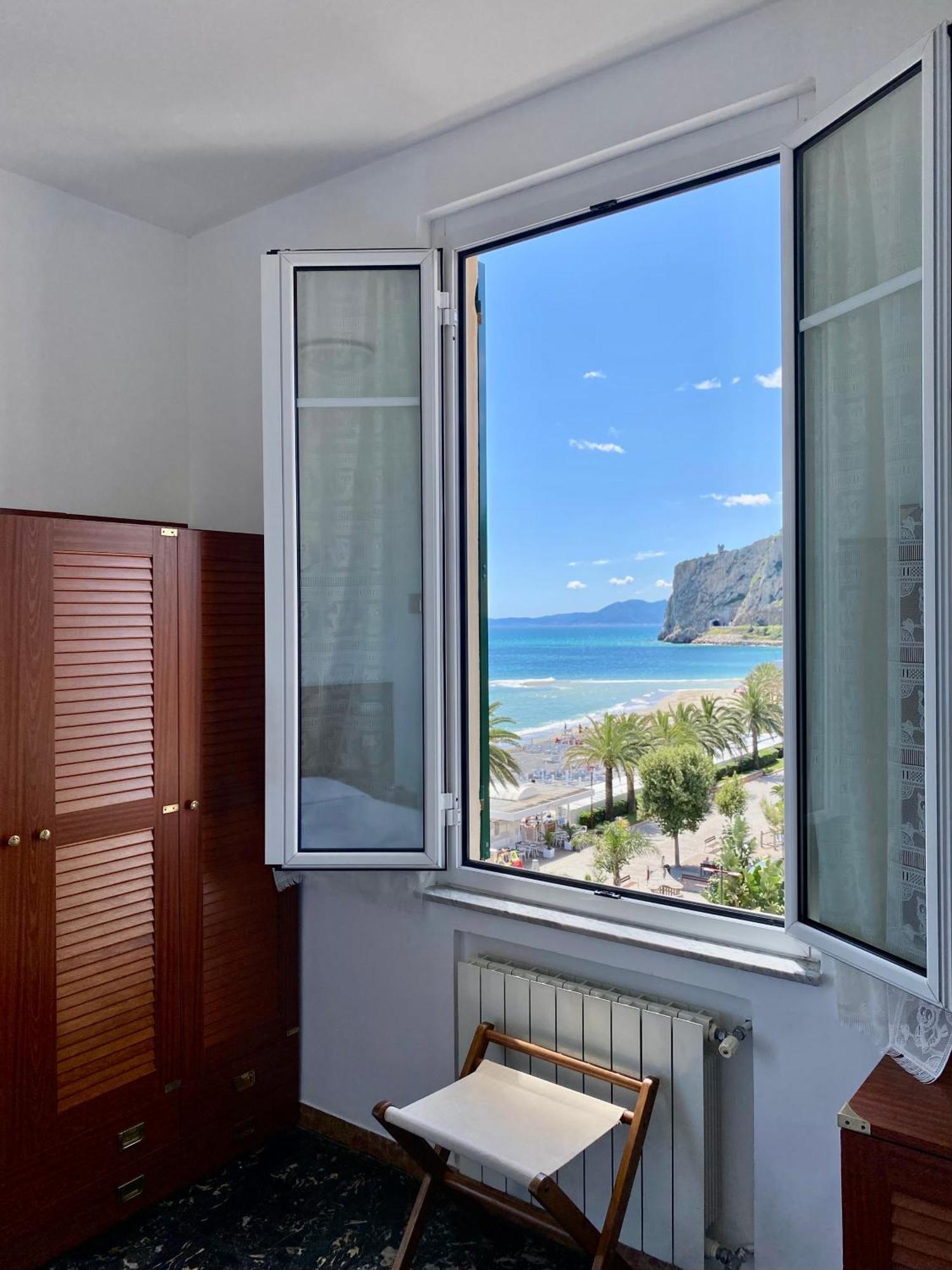Hotel Gambone Finale Ligure Exteriör bild