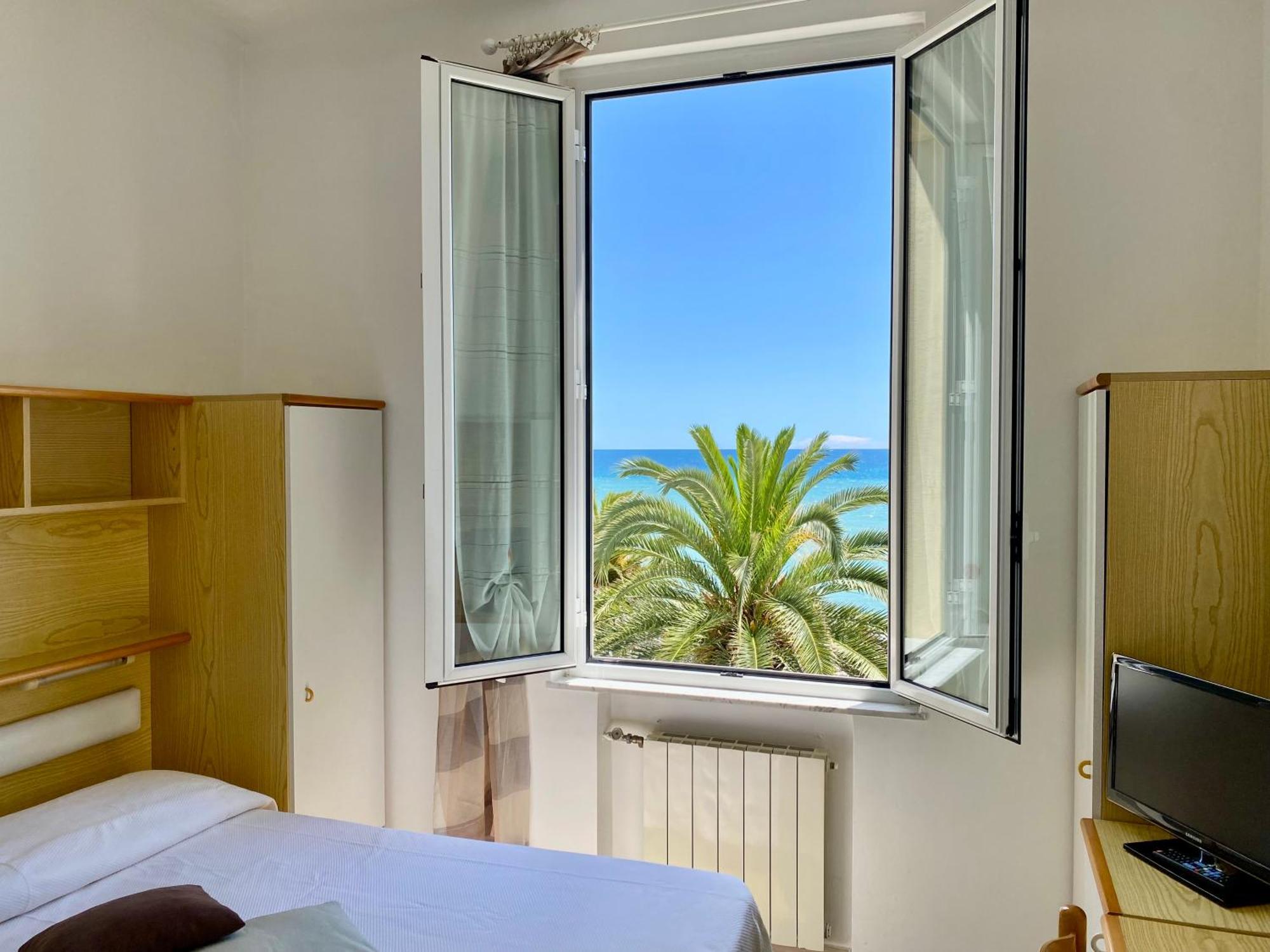 Hotel Gambone Finale Ligure Exteriör bild