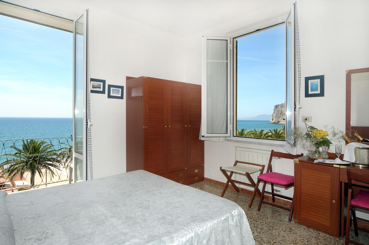 Hotel Gambone Finale Ligure Exteriör bild